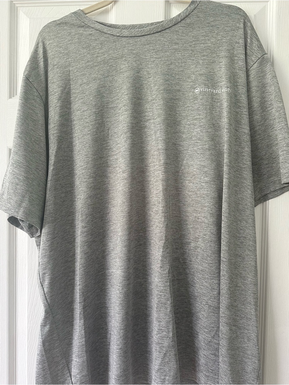 Vineyard Vines Men's Heather Grey Short Sleeve Tee with Subtle Logo
